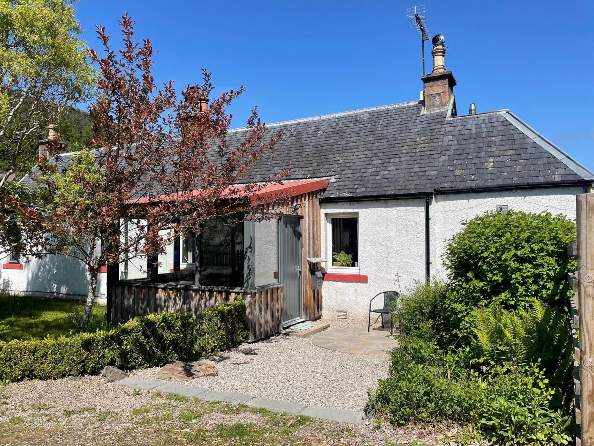 One Bed Cosy Highland Cottage Near Beauly Bagian luar foto