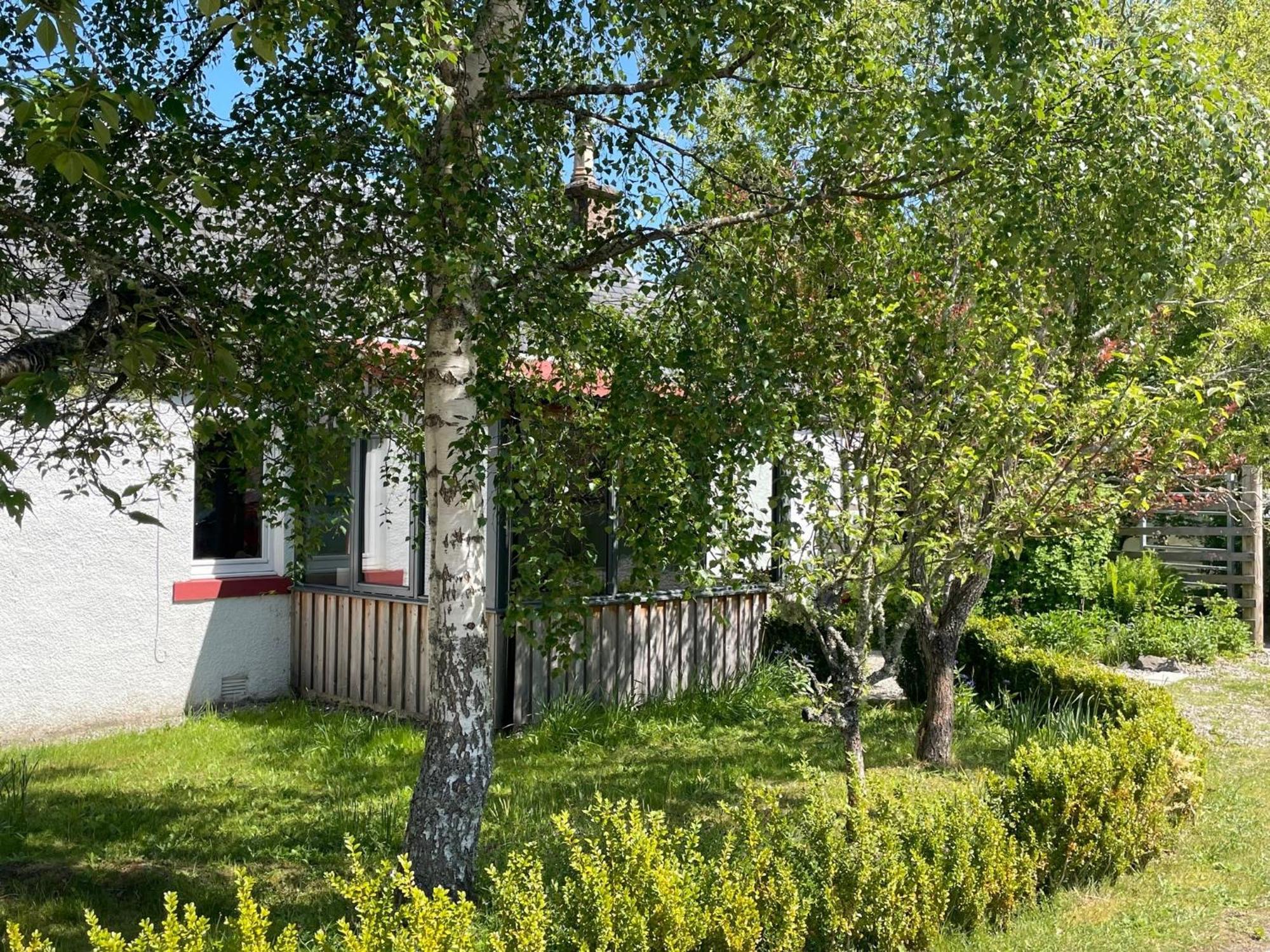 One Bed Cosy Highland Cottage Near Beauly Bagian luar foto